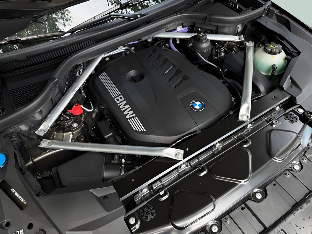New 2026 Manhattan Green Metallic BMW xDrive40i image 24