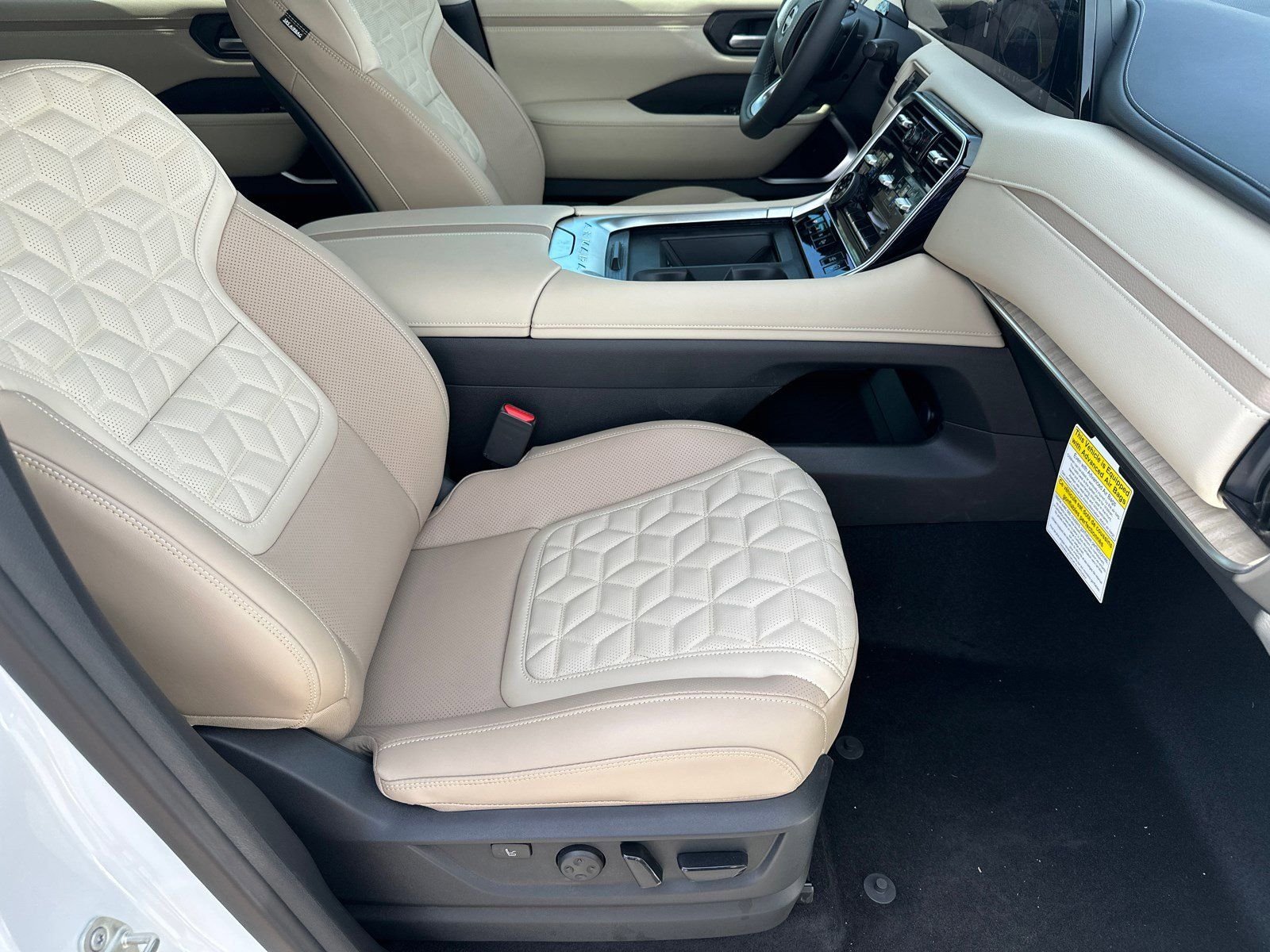 New 2026 White Nissan Platinum Reserve image 13
