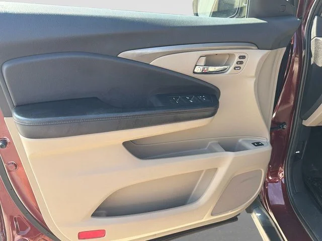 Used 2019 Red Honda EX-L image 19