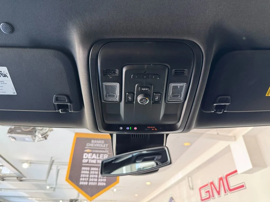 2024 Chevrolet Suburban Premier - Photo 29