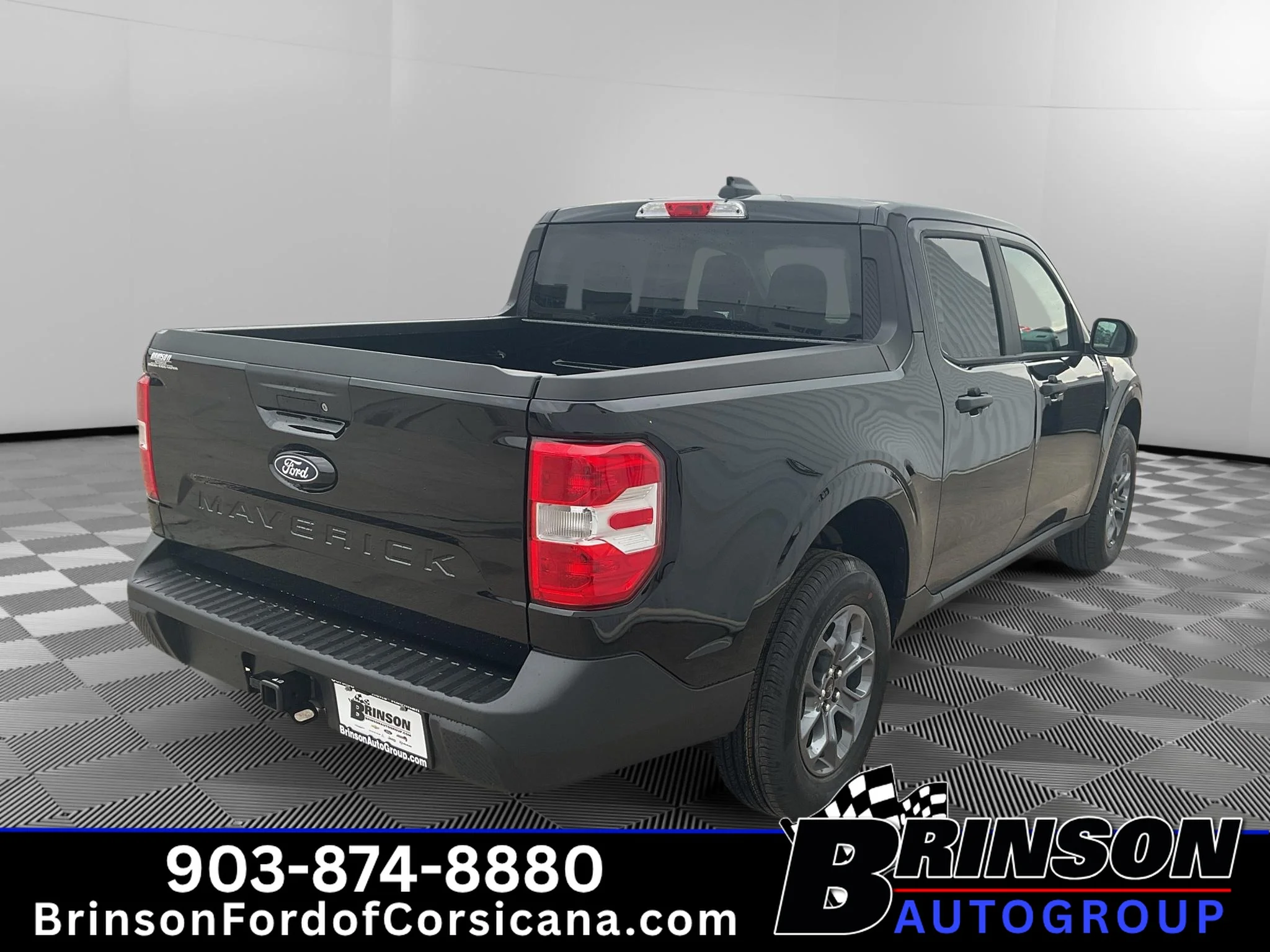 New 2026 Shadow Black Ford XLT image 5