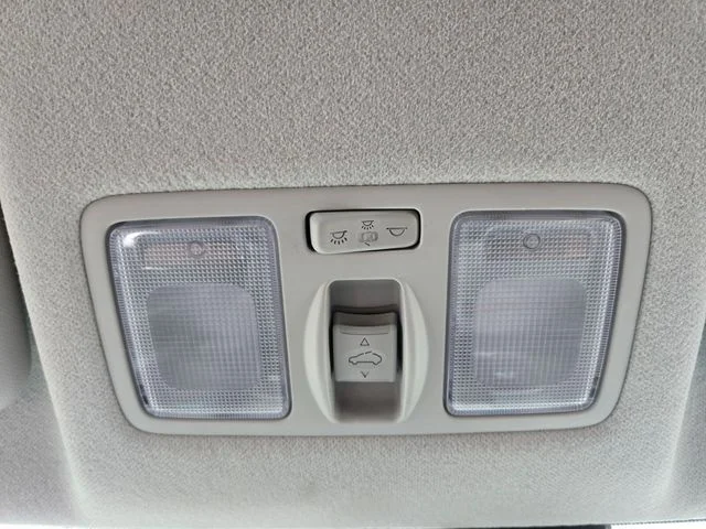 Used 2025 White Hyundai SEL image 26