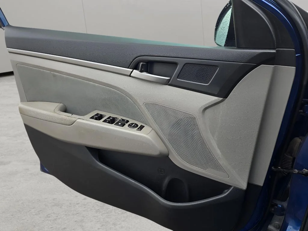 Used 2018 Lakeside Blue Hyundai SEL image 22