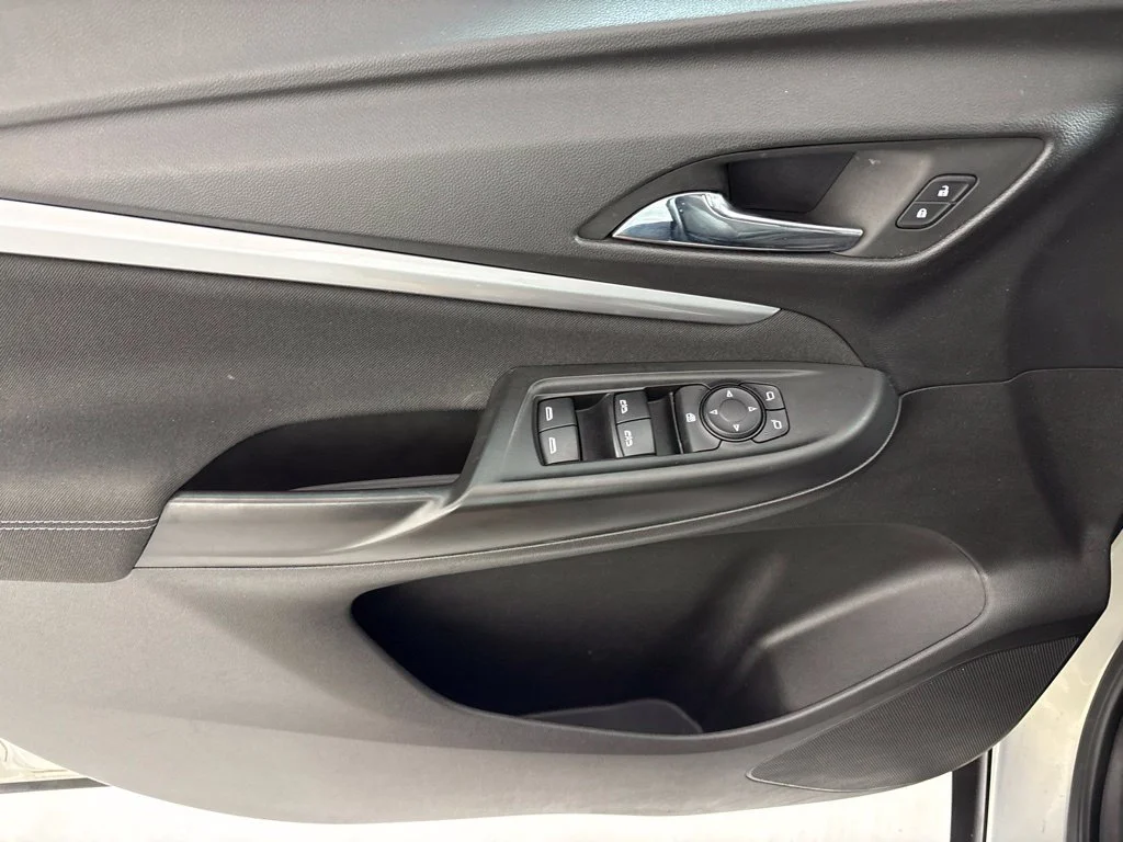 Used 2023 Silver Chevrolet LT image 28