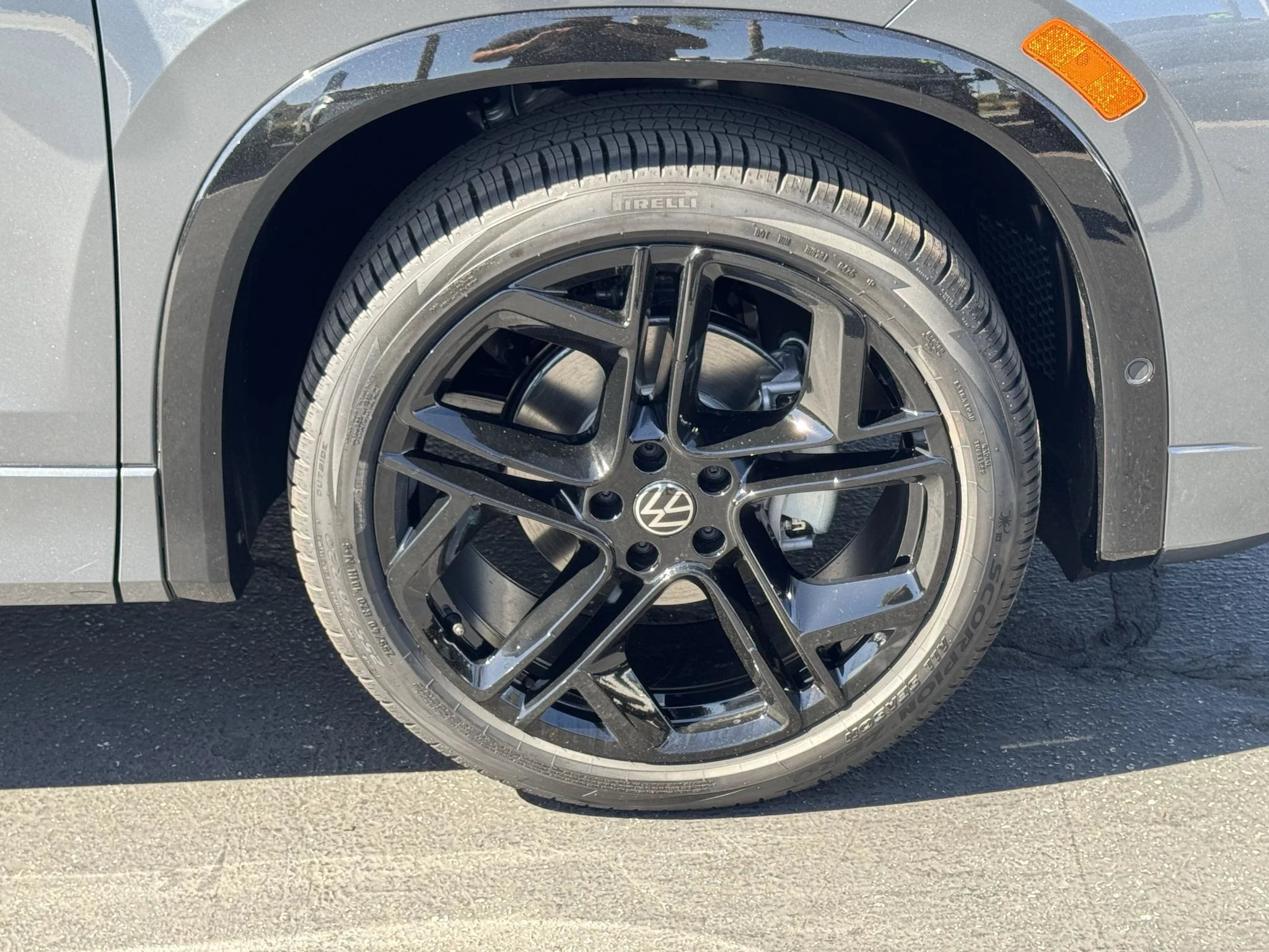 New 2026 Platinum Gray Metallic Volkswagen SE R-Line Black image 10