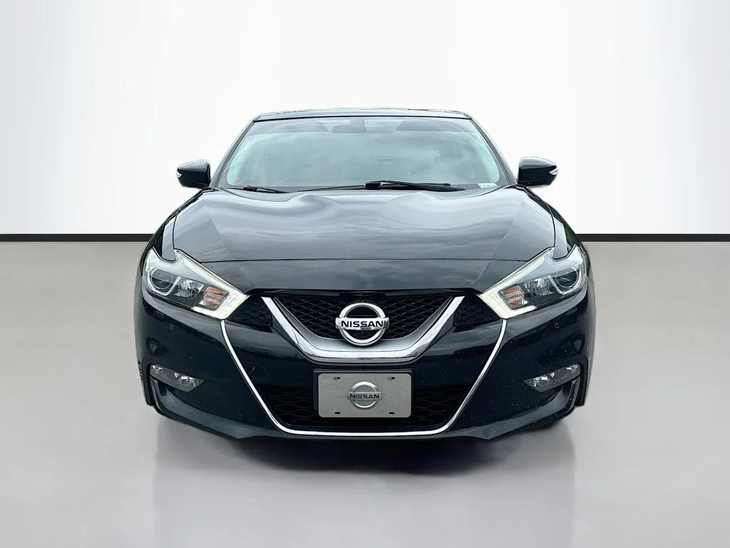 Used 2016 Black Nissan Platinum image 3
