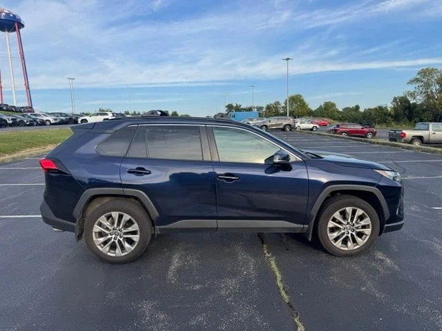 Used 2024  Toyota XLE Premium image 2