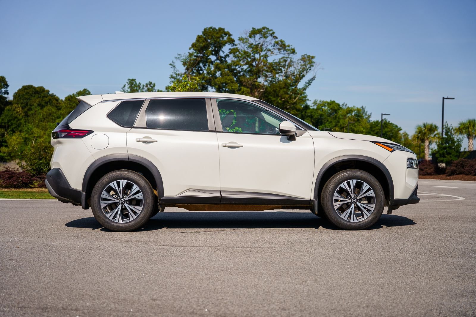Used 2023 White Nissan SV image 7