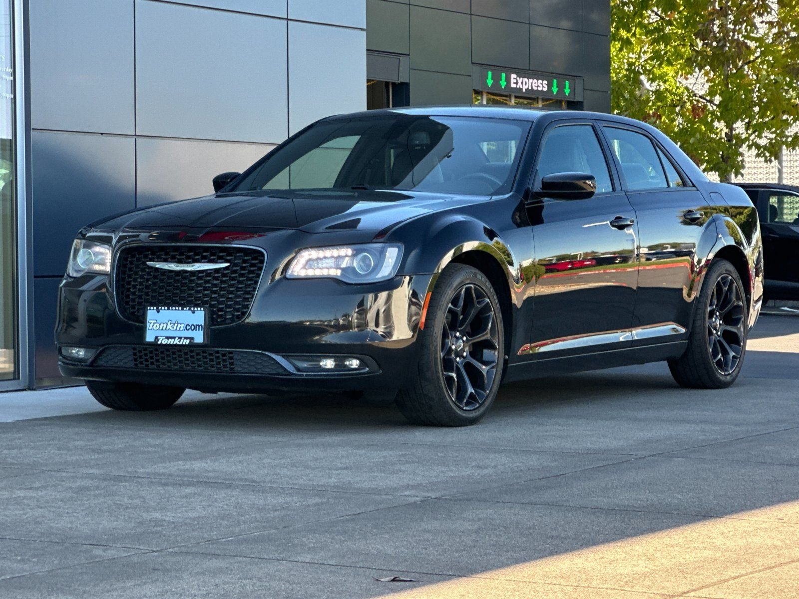 Used 2019 Gloss Black Chrysler S image 7