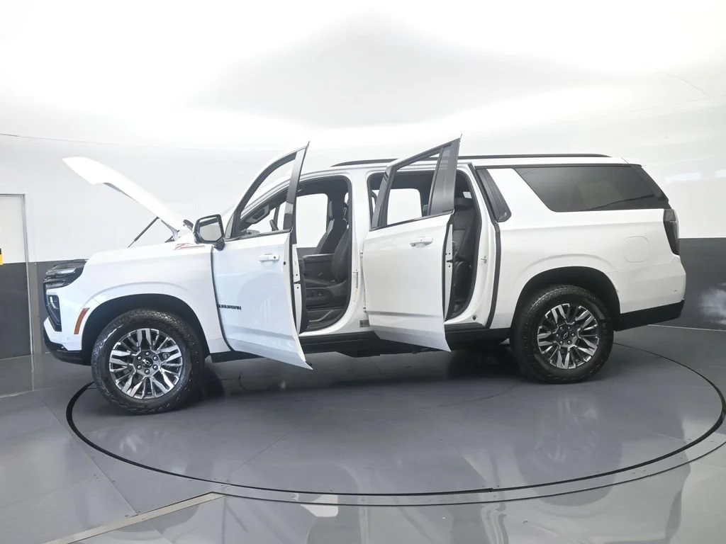 Used 2025 Iridescent Pearl Tricoat Chevrolet Z71 image 82