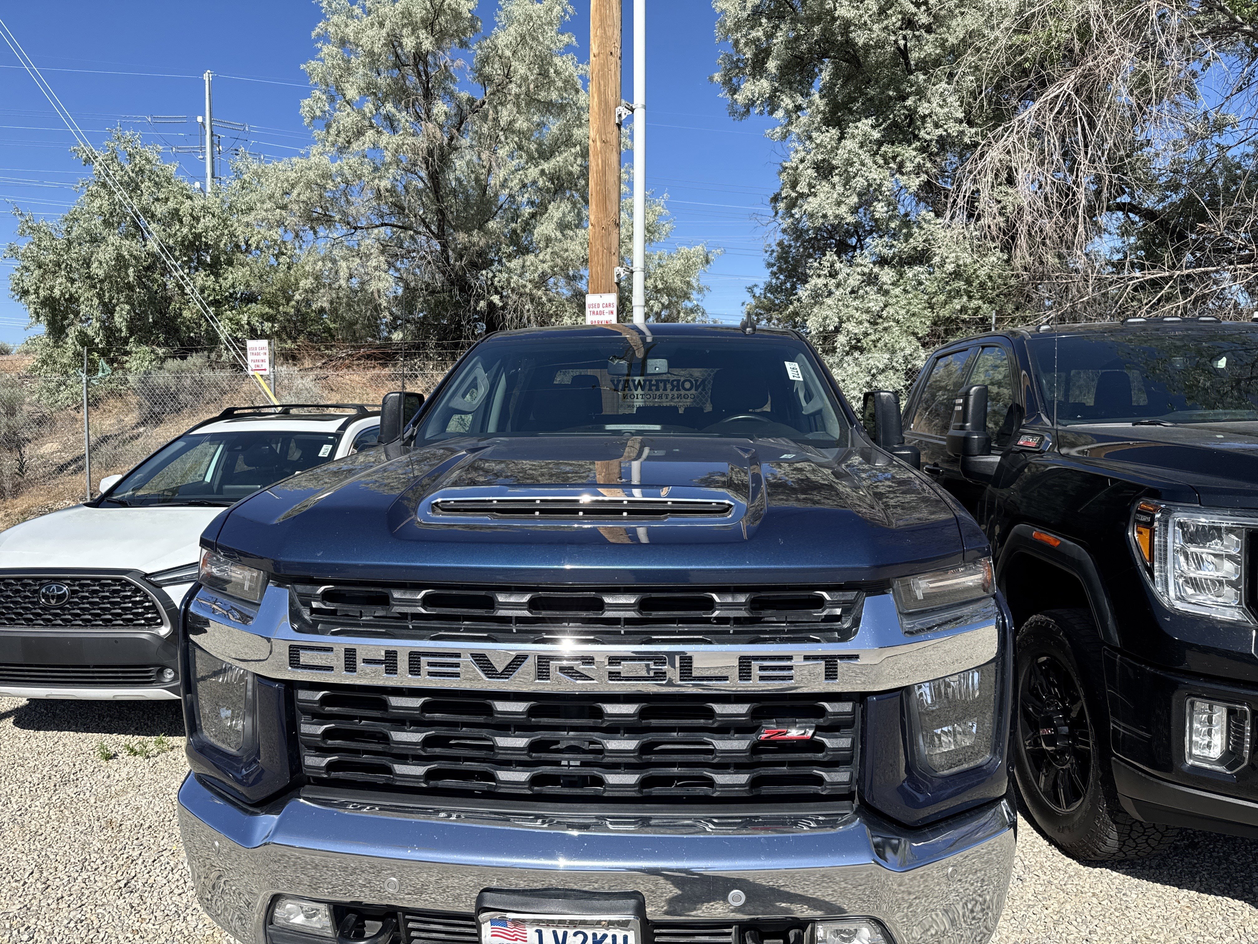 Used 2022 Northsky Blue Metallic Chevrolet LT image 2