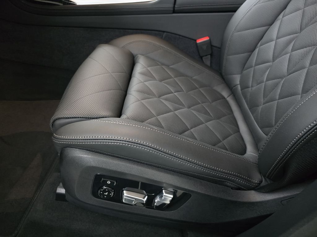 New 2027 Black Sapphire Metallic BMW xDrive40i image 27