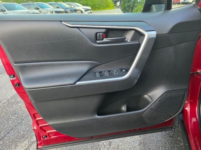 Used 2021 Pearl Toyota LE image 23