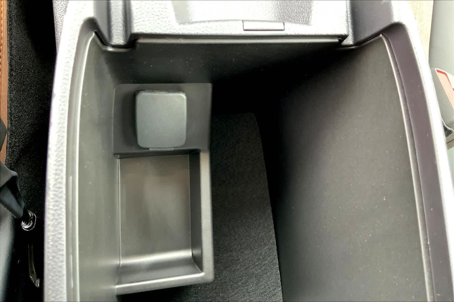 New 2025 Carbonized Gray Metallic Ford Outer Banks® image 20