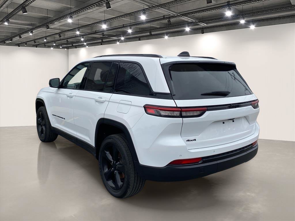 Used 2023 Bright White Clearcoat Jeep Altitude image 5