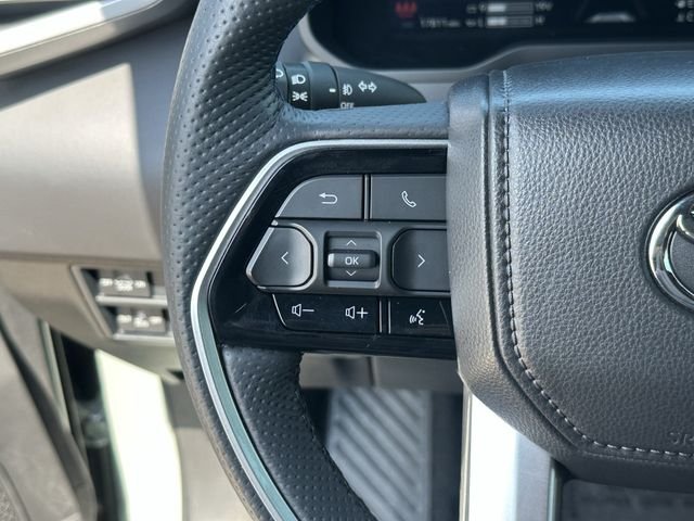 Certified Used 2025  Toyota Platinum image 13
