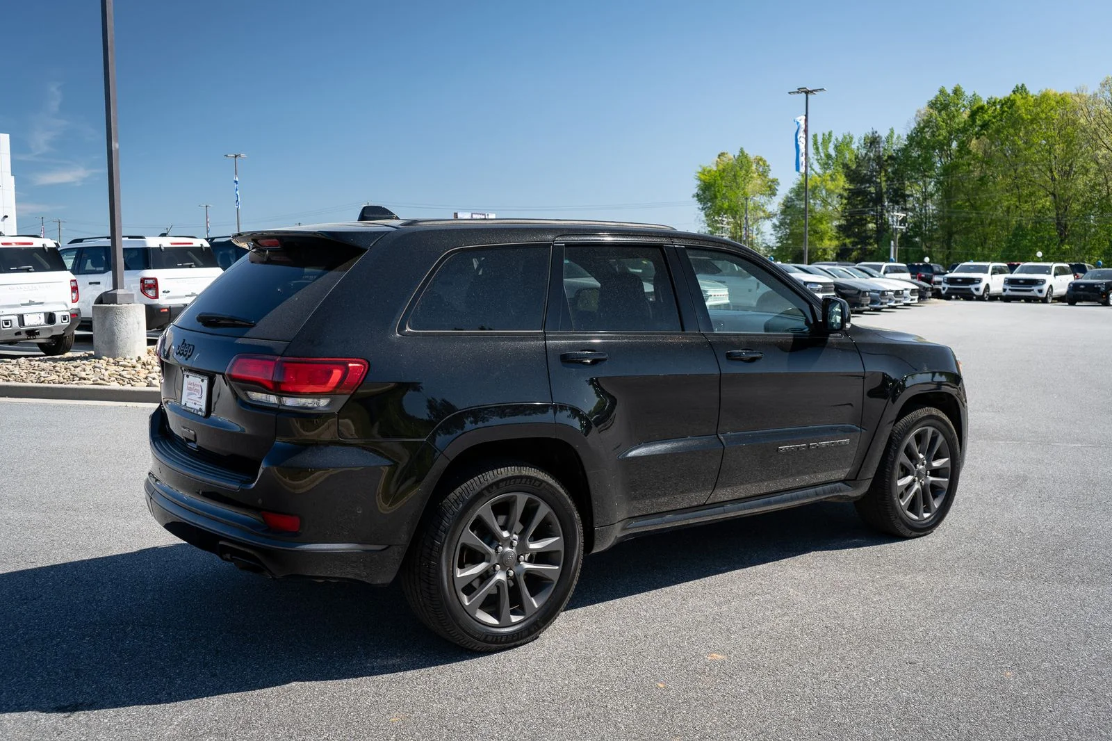 Used 2019 Black Jeep Overland image 10