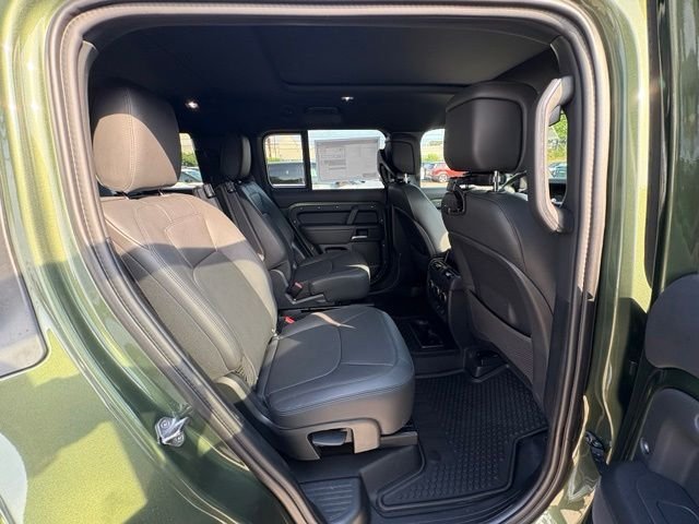 New 2026 Woolstone Green Land Rover X-Dynamic SE image 36