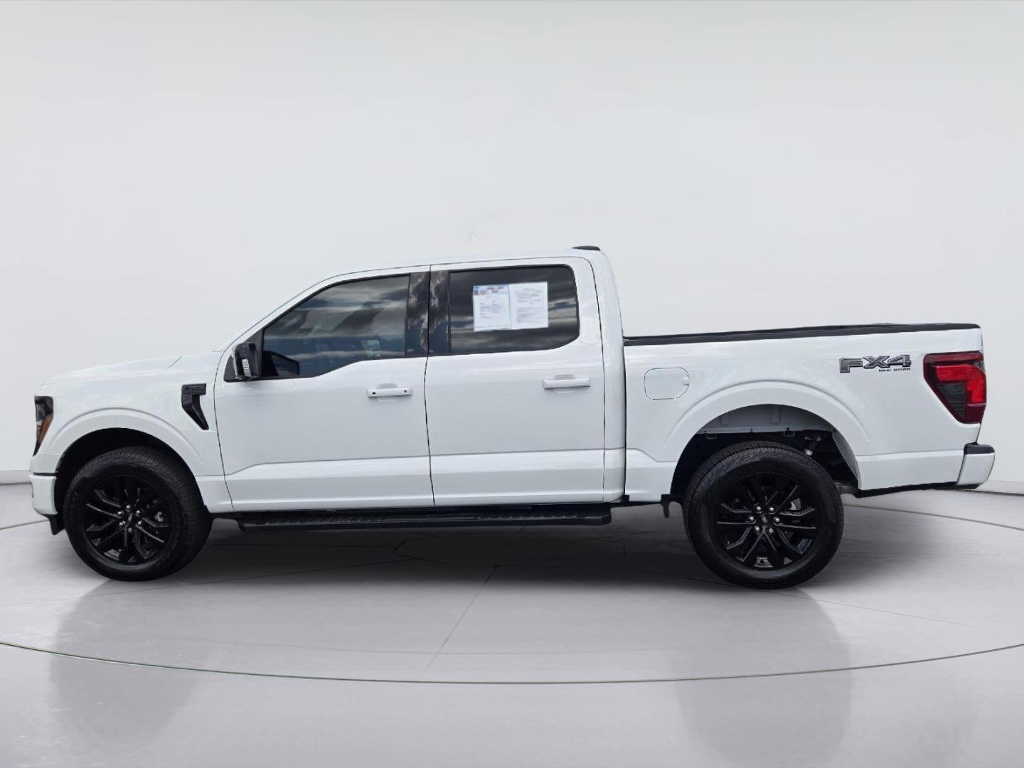 Used 2025 Oxford White Ford XLT image 5