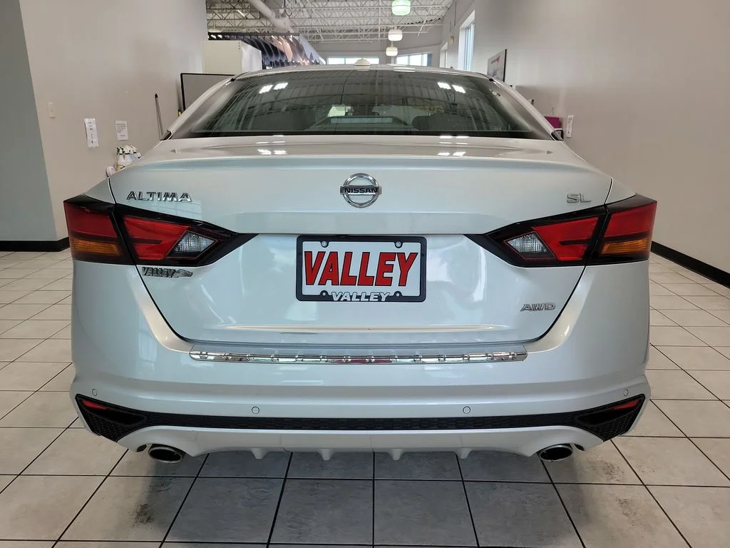 Used 2020 Silver Nissan 2.5 SL image 7