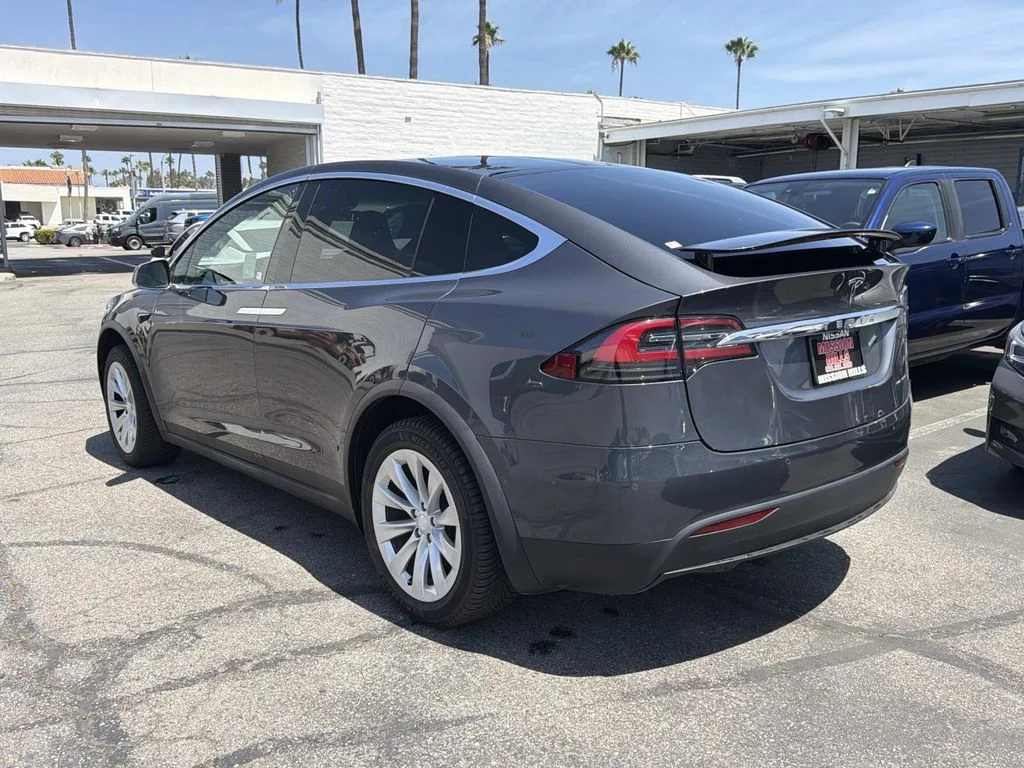 Used 2019  Tesla 100D image 5