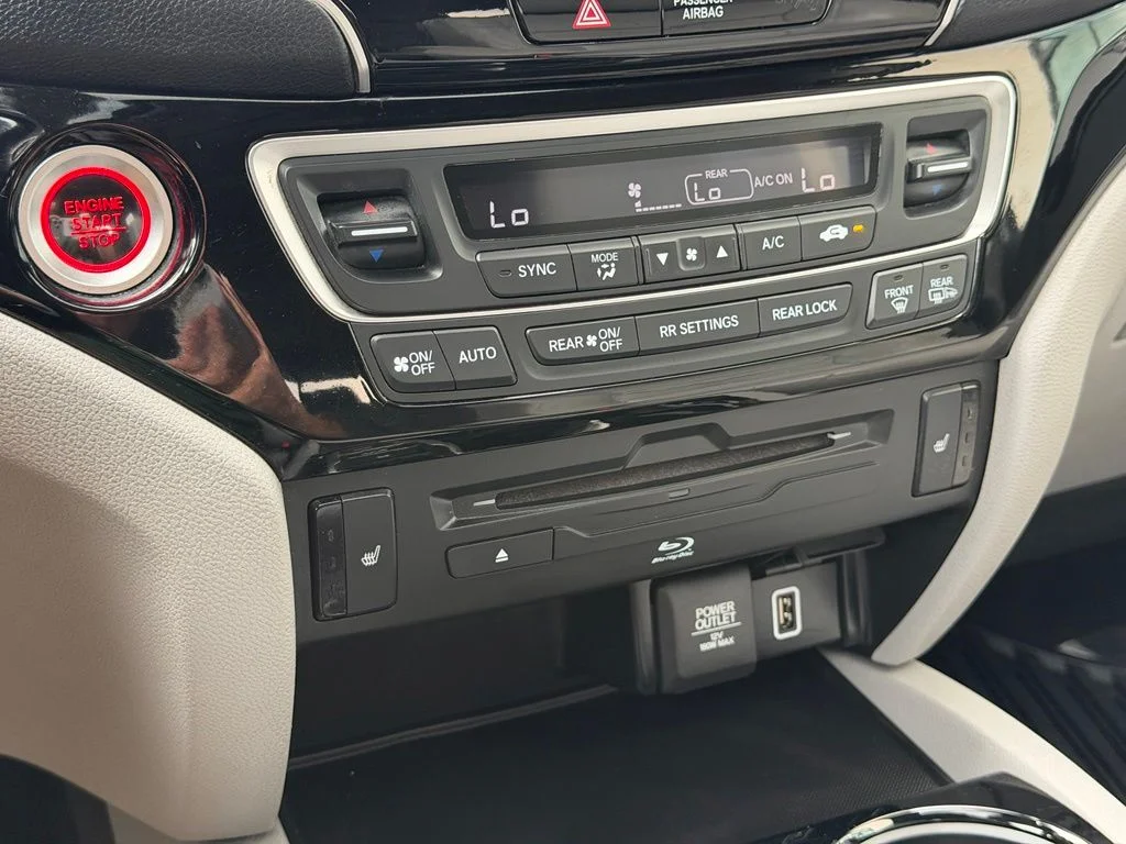 Used 2020 Silver Honda Touring image 14