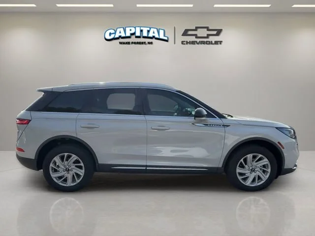 Used 2022 White Lincoln Standard image 6