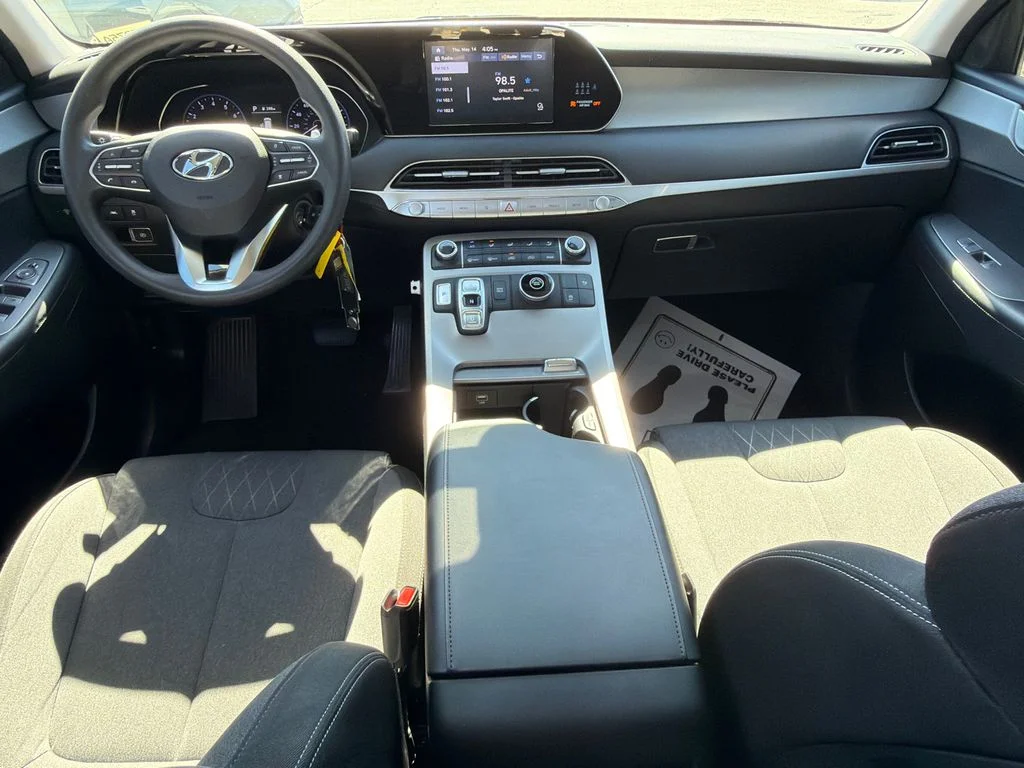 Used 2022 White Hyundai SE image 22