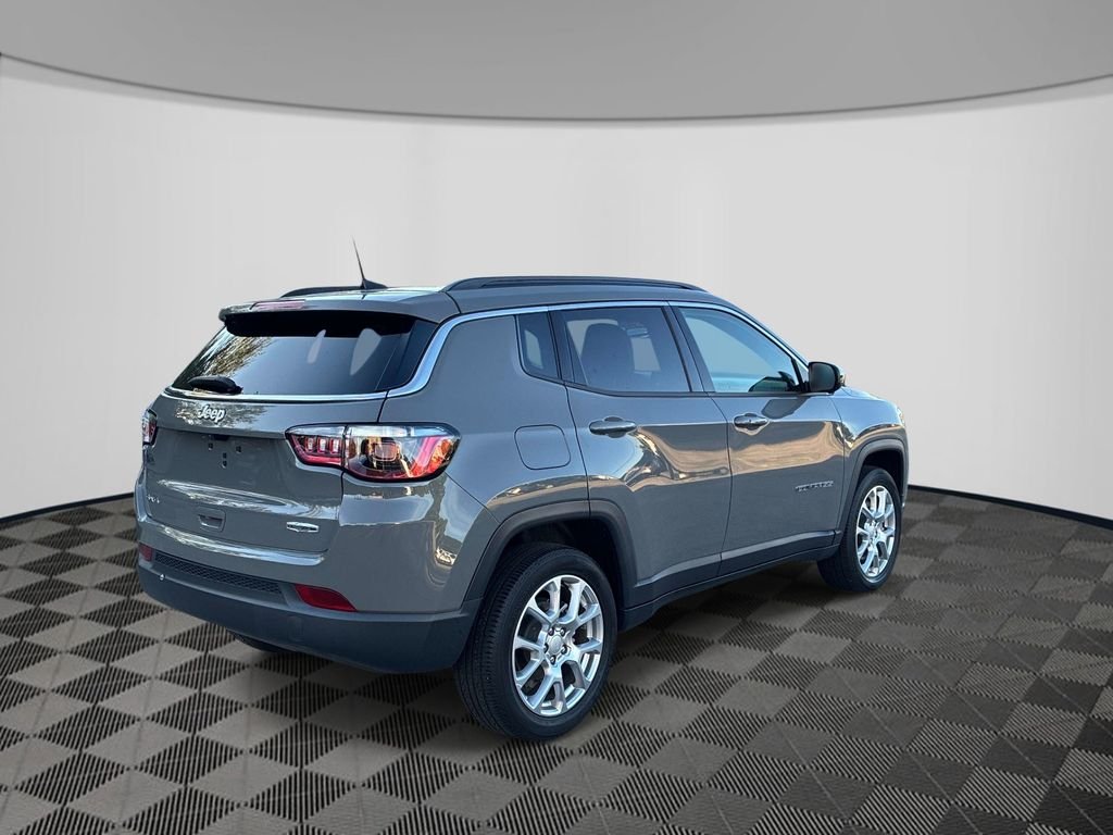 Used 2023 Gray Jeep Latitude Lux image 7