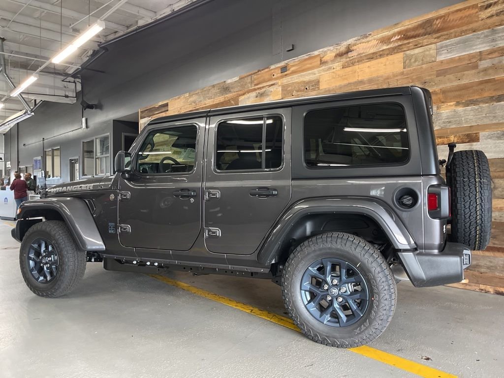 New 2026 Granite Crystal Metallic Clearcoat Jeep 85th Anniversary Edition image 21