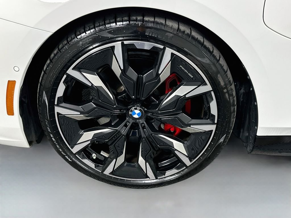 2026 BMW 5 Series 550e - Photo 31