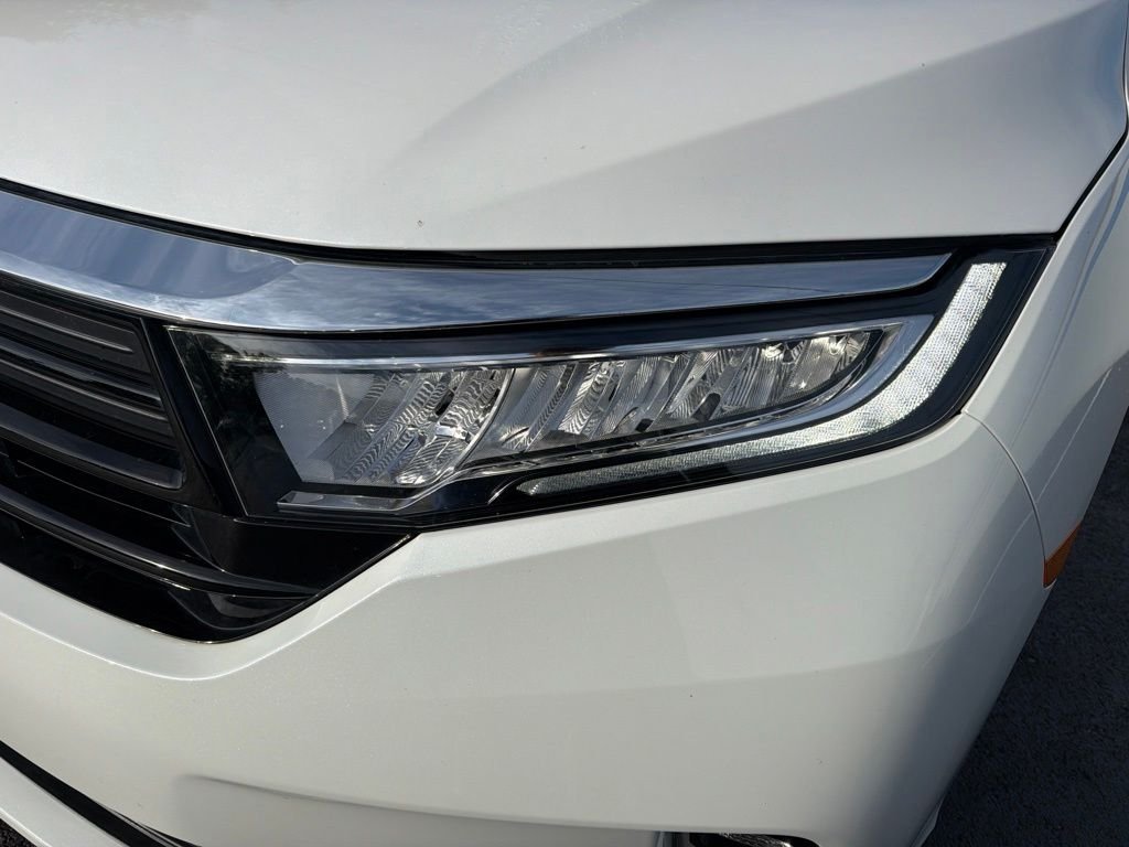 Certified Used 2024 Platinum White Pearl Honda Touring image 9