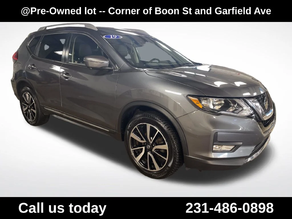 Used 2019 Gray Nissan SL image 7