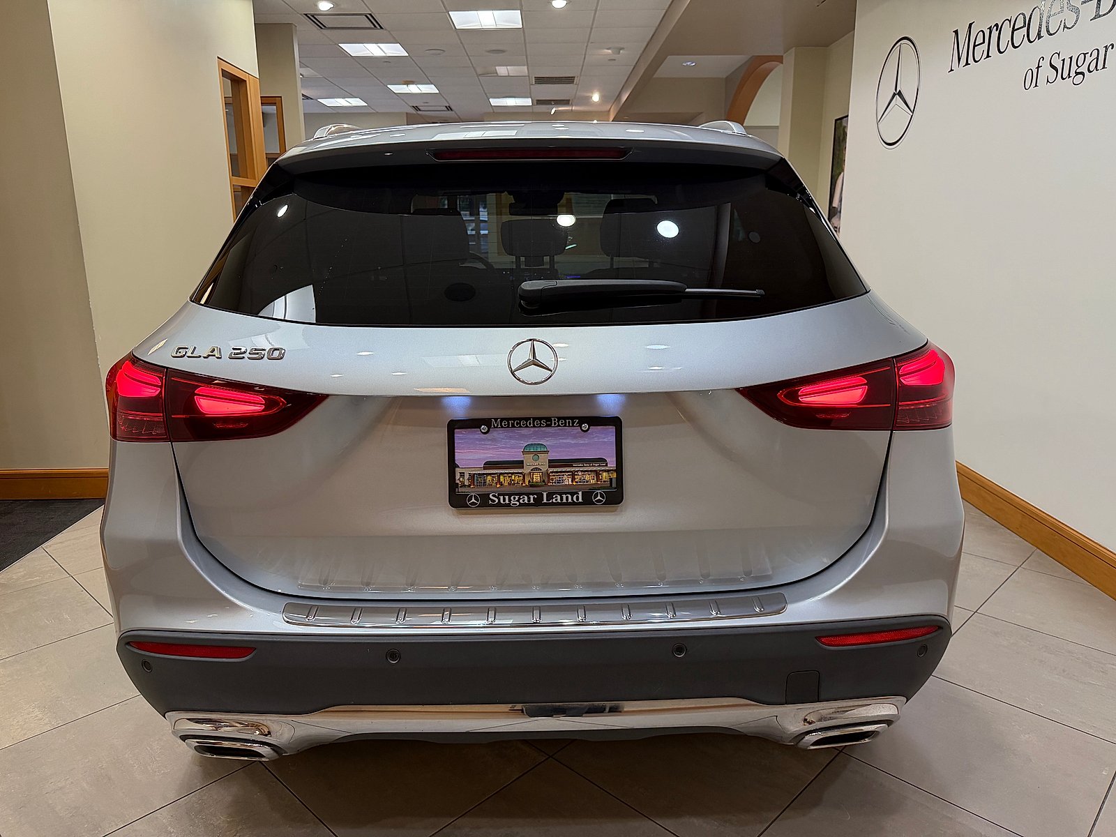 Certified Used 2025 Cirrus Silver Metallic Mercedes-Benz 4MATIC® image 5