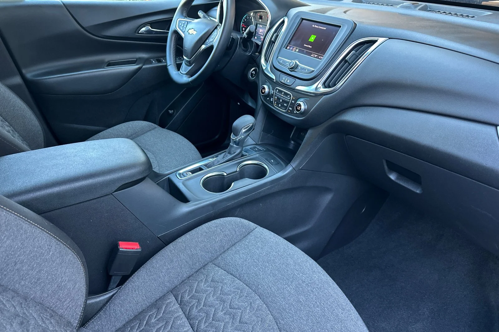 Used 2024 Summit White Chevrolet LT image 17