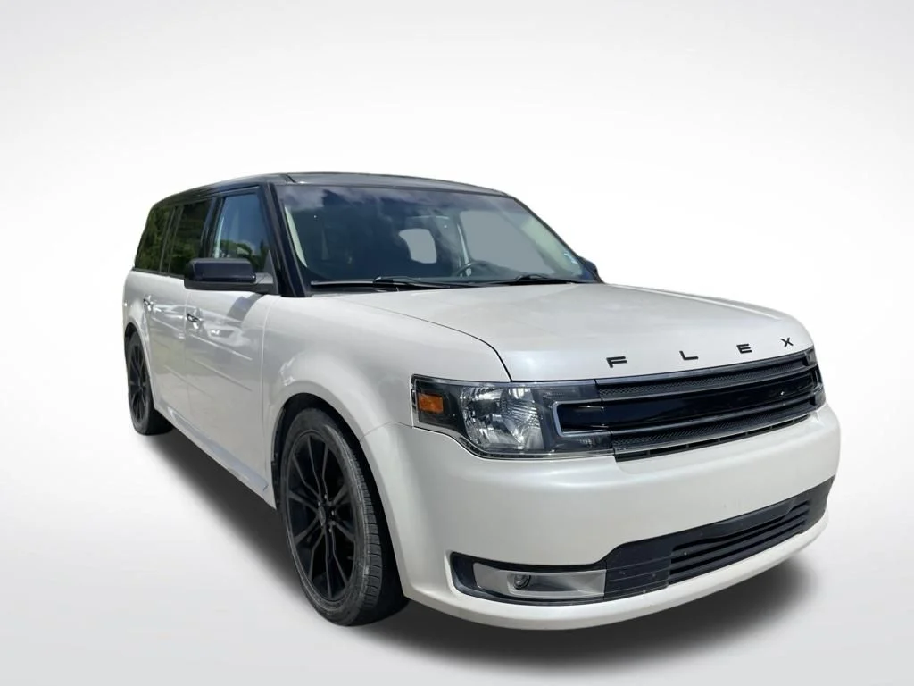 Used 2019 White Platinum Clearcoat Metallic Ford SEL image 2
