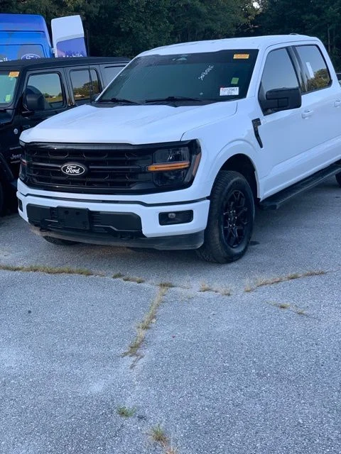 Used 2025 Oxford White Ford XLT image 4