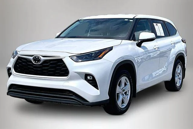 Certified Used 2024 WIND CHILL PEARL Toyota  image 2