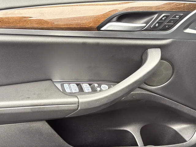 Used 2023  BMW xDrive30i image 30