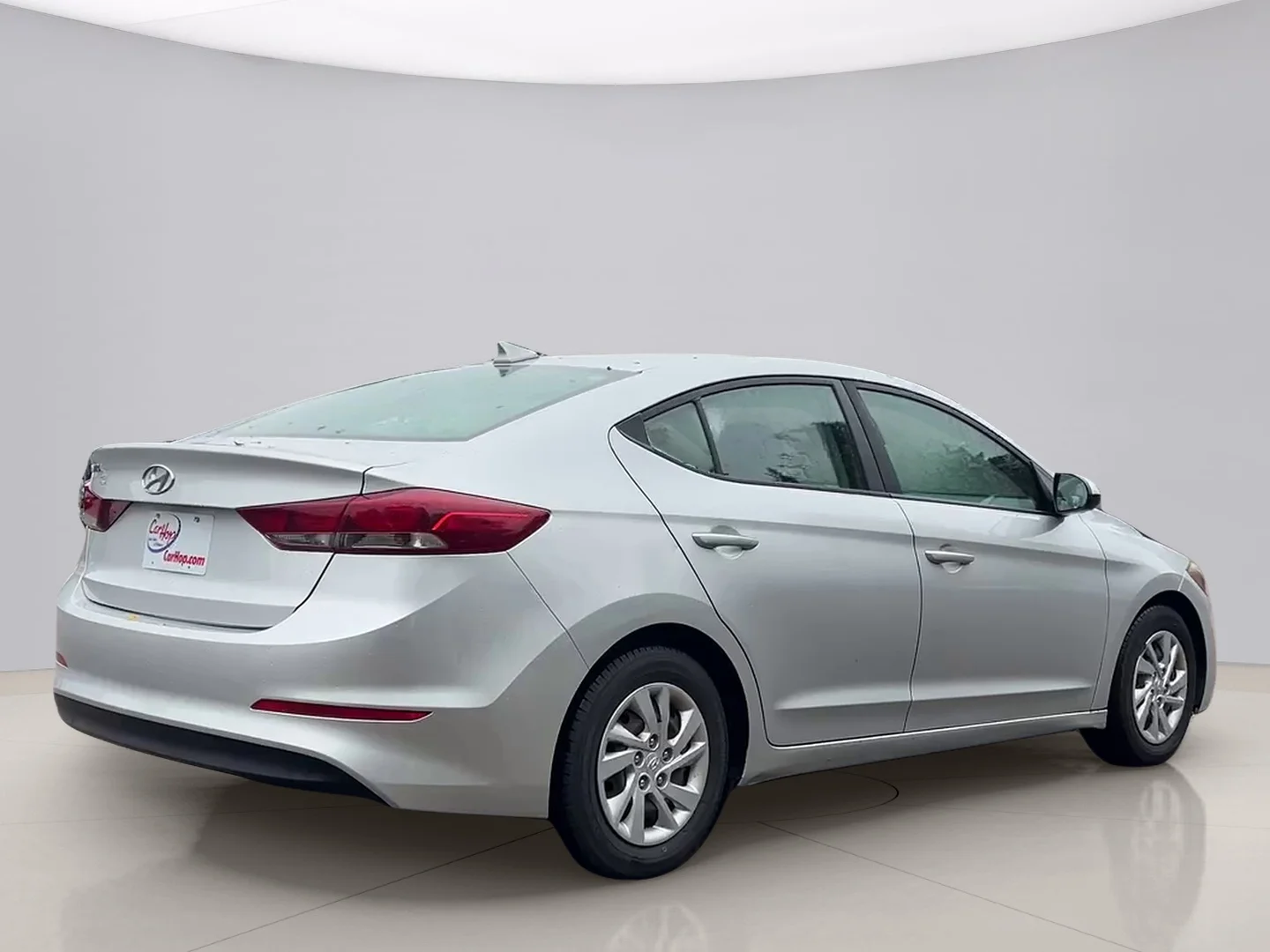 Used 2017 Silver Hyundai SE image 5