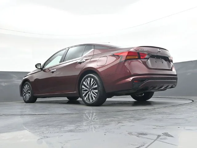 Used 2025 Red Nissan 2.5 SV image 34