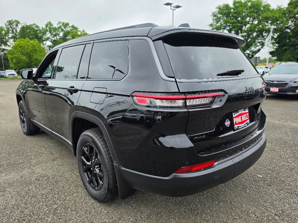 New 2026 Diamond Black Crystal Pearl-Coat Exterior Paint Jeep Altitude image 10