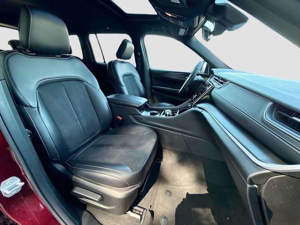 Certified Used 2025 Velvet Red Pearlcoat Jeep Altitude X image 29