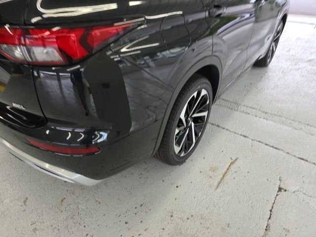 Used 2024 Black Mitsubishi SEL image 13