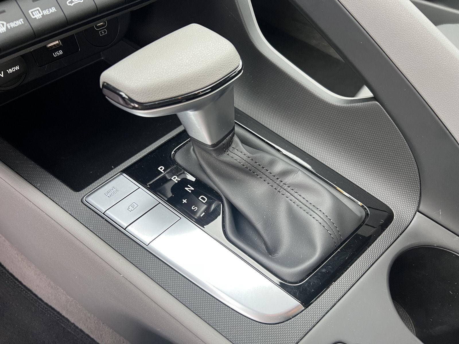 Used 2024 Amazon Gray Hyundai SEL image 18