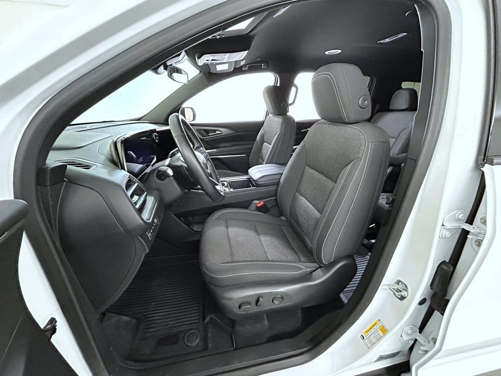 2025 Chevrolet Traverse LT - Photo 11