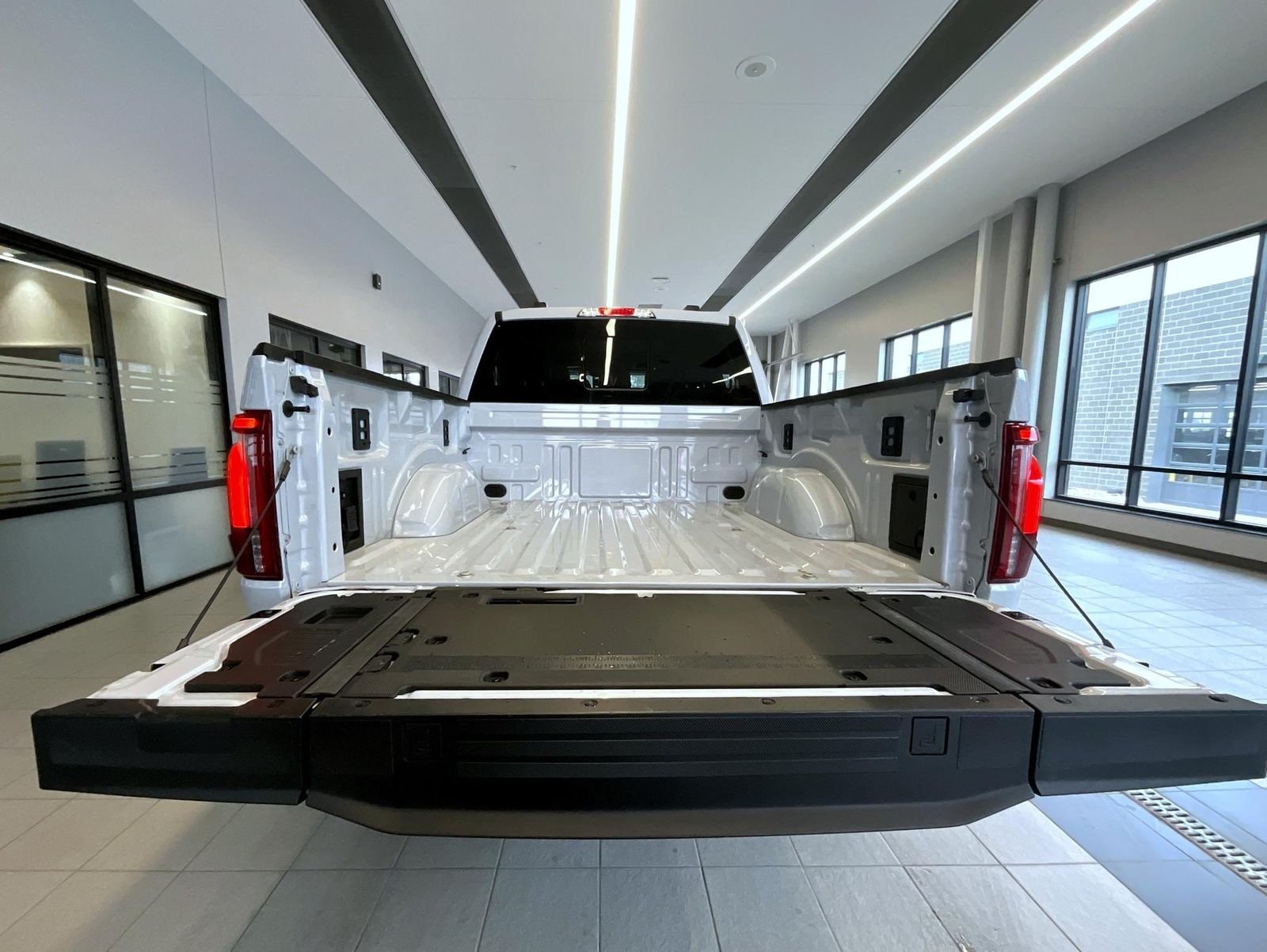 Used 2025 White Ford Tremor image 9