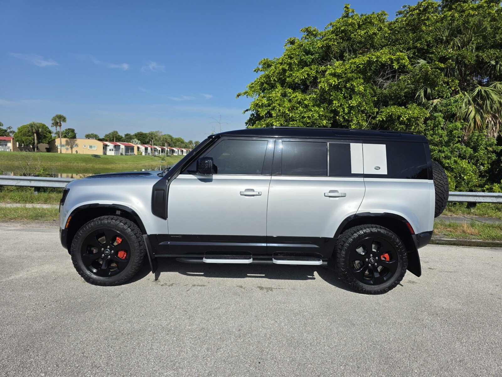 Used 2021 Hakuba Silver Metallic Land Rover 110 X image 7