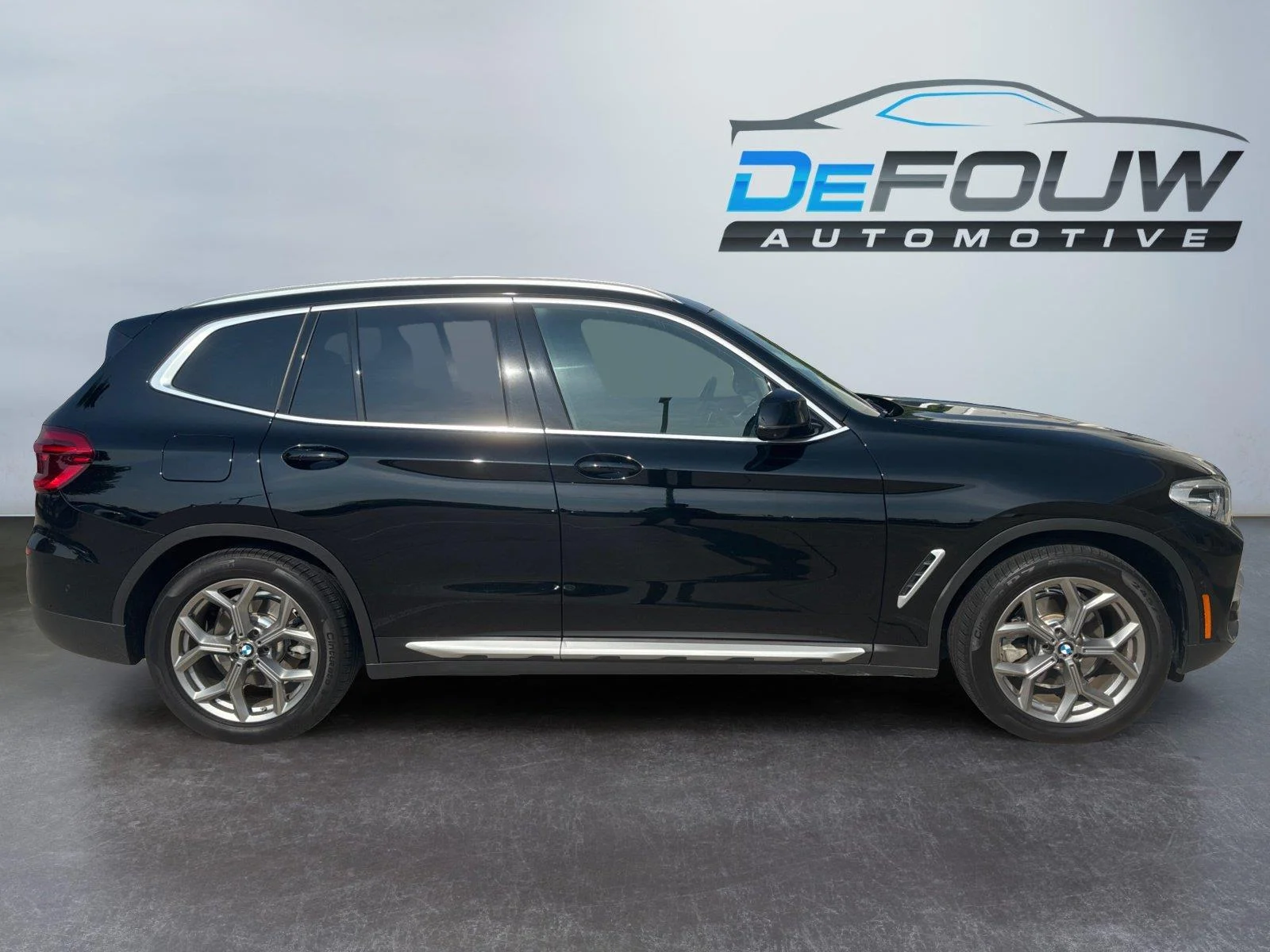Used 2021 Jet Black BMW xDrive30e image 12
