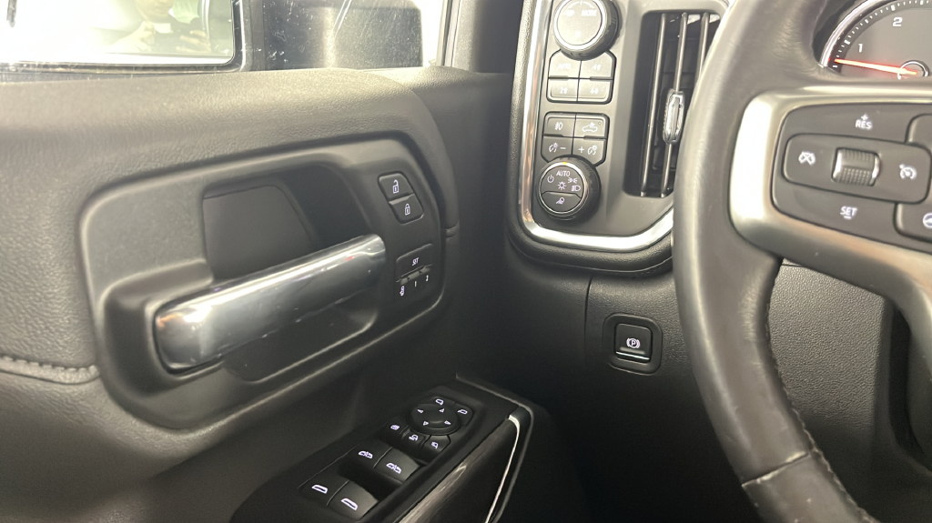 Used 2020 Shadow Gray Metallic Chevrolet LTZ image 28